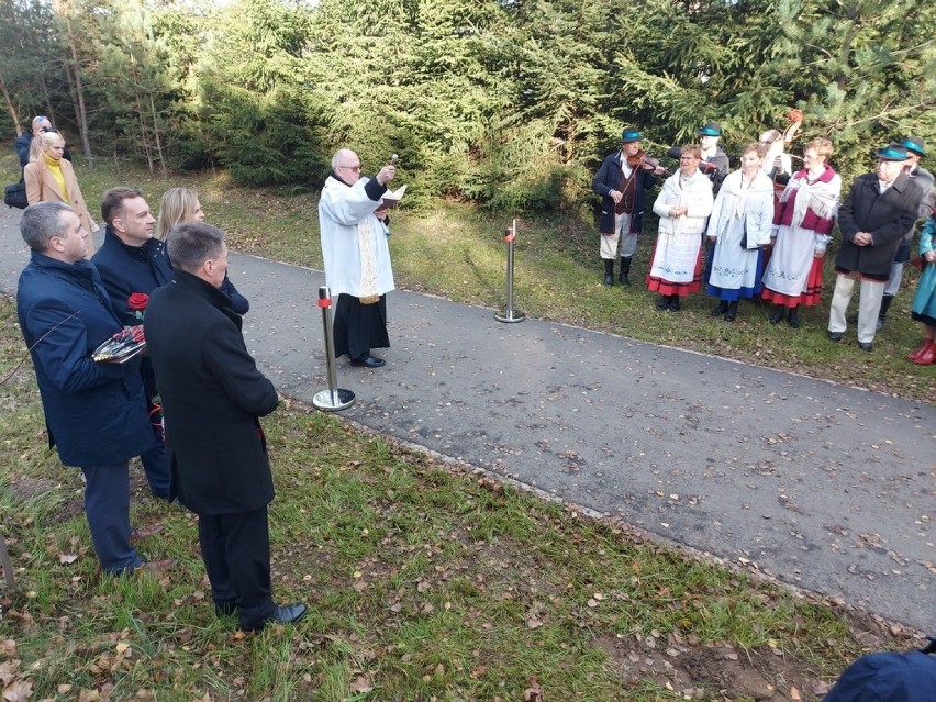 Z Karsina do Dębowca można już pojechać ścieżką rowerową. Nowa trasa została oficjalnie otwarta [ZDJĘCIA]