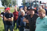 Protest rolników. Wyjechali ciągnikami na trasę Kalisz - Ostrów. ZDJĘCIA