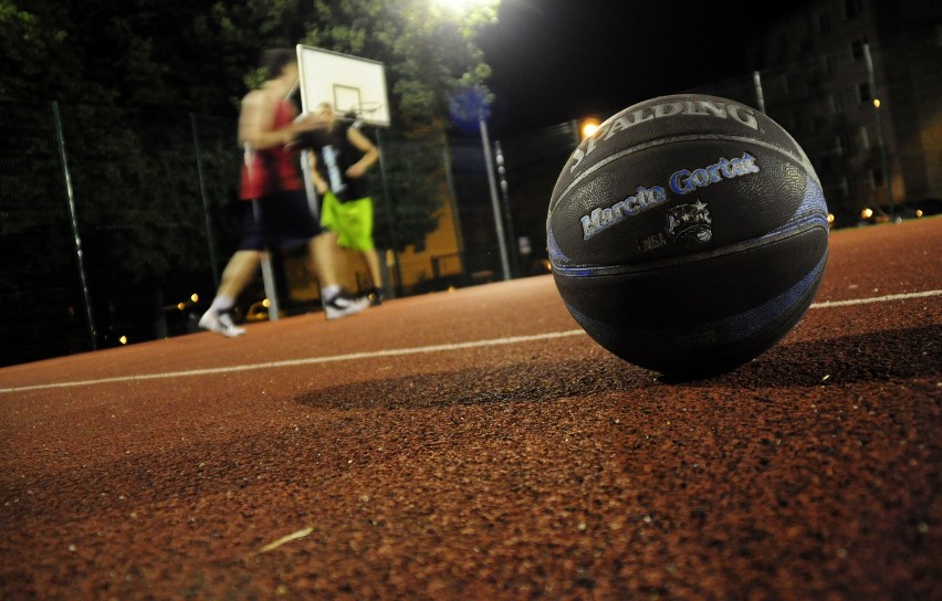 Streetball nocą