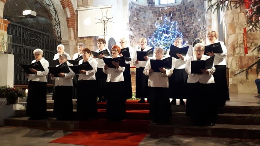 Chór Kantylena z Uniejowa wystąpił z koncertem kolęd w Tumie