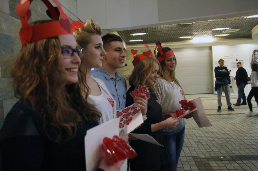 Walentynkowy happening w Legnicy (ZDJĘCIA)