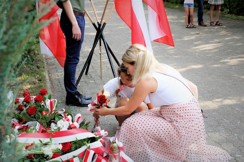 Godzina "W" w Koninie. Całe miasto stanęło, by upamiętnić 78. rocznicę wybuchu Powstania Warszawskiego. Zobacz zdjęcia i wideo 