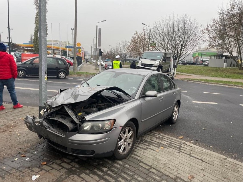 Zderzenie pojazdów na skrzyżowaniu Stodólna - Okrężna we...