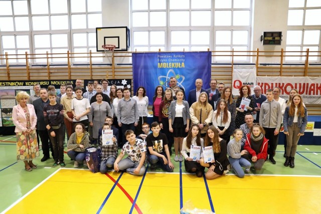 W Wieńcu zorganizowano finał Powiatowego Konkursu Fizyko-Chemiczny „Molekuła”. Podium należało do uczniów ze szkół w: Boniewie, Kąkowej Woli oraz z Kruszyna.