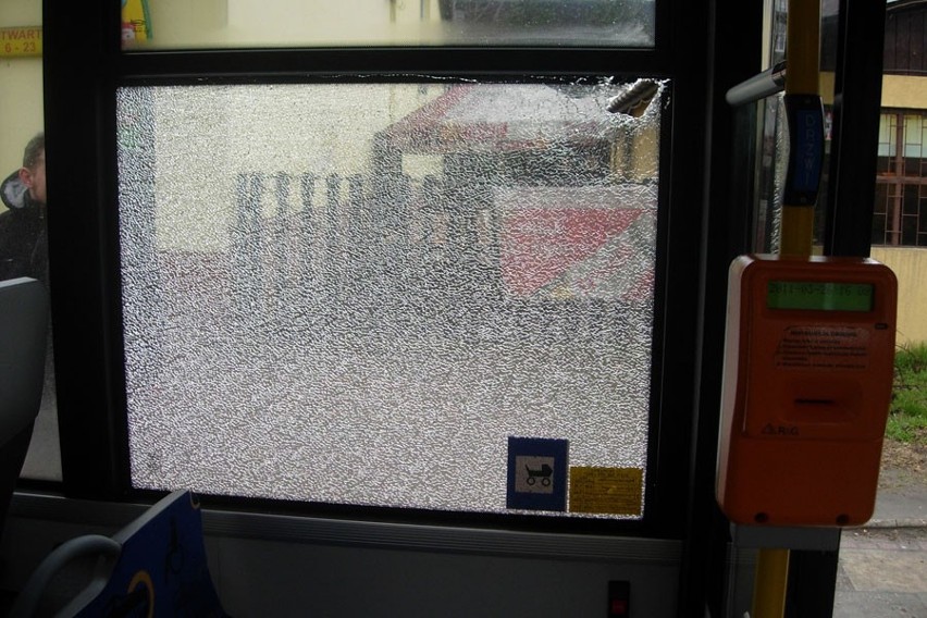 Sieianowice Śląskie: W autobusie dwóch nastolatków pobiło mężczyznę