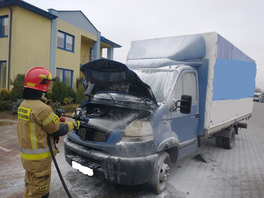 Opoczyńscy strażacy usuwali skutki kolizji i wypadków na drogach w powiecie opoczyńskim