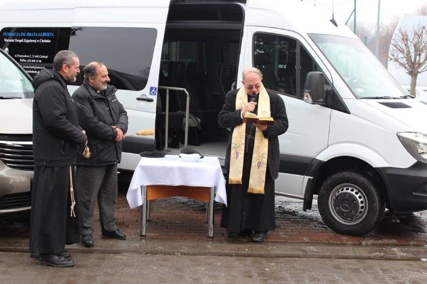 Uczestnicy Warsztatów Terapii Zajęciowej w Chełmku otrzymali nowy samochód