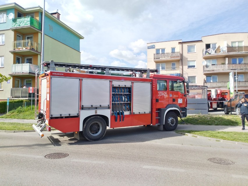 Pruszcz Gdański. Pożar mieszkania w bloku przy Obr. Wybrzeża. Zapaliła się deskorolka elektryczna [7.05.2020] |ZDJĘCIA