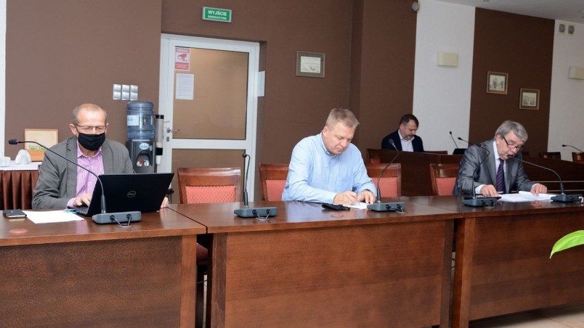 O finansach powiatu na komisji w starostwie w Radomsku