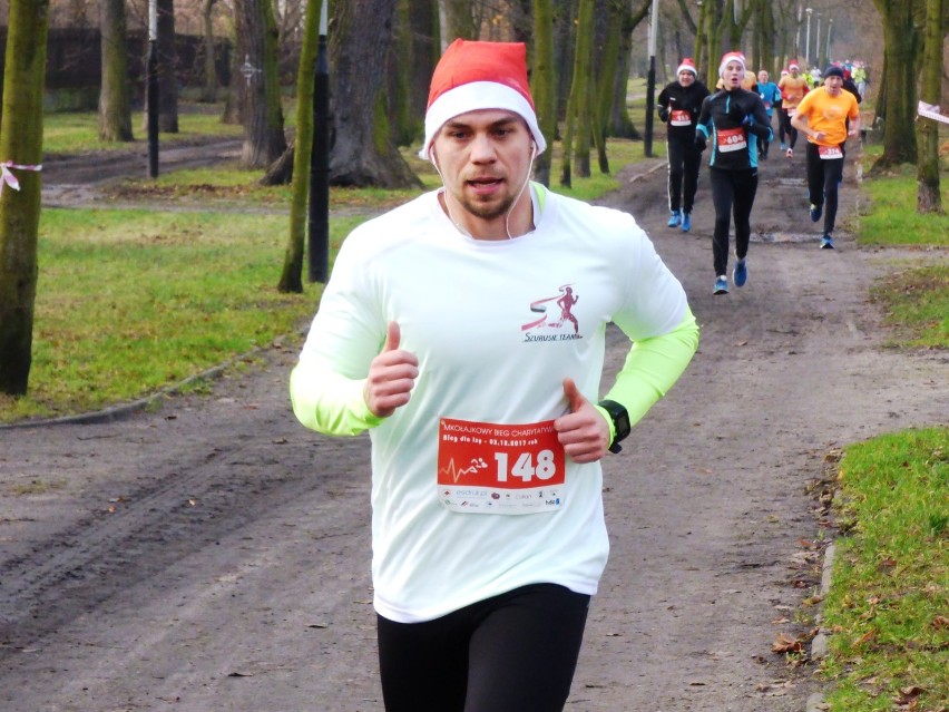 Mikołajkowy Bieg Charytatywny dla Izy. Setki bydgoszczan pobiegło nad Kanałem! [zdjęcia, wideo]