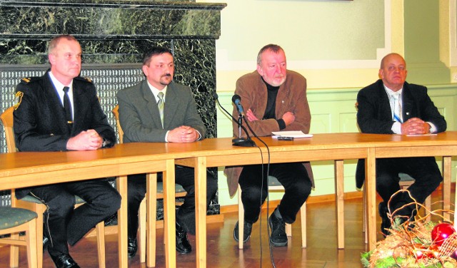 Nowym komendantem Straży Miejskiej został Robert Czekajski (drugi z lewej).