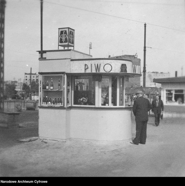 Kioski uliczne w Warszawie, 1948 r.