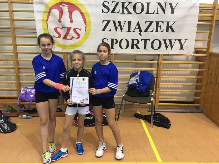 Reprezentacja ZSO Hel na zawodach badmintonowych w Gniewie