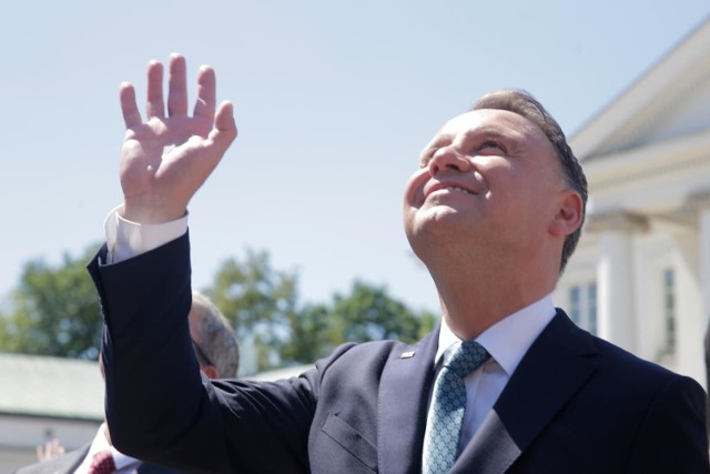 Andrzej Duda obiecuje 500 złotych na wakacje dla dzieci. Ale może się zdarzyć, że to już kolejny prezydent będzie decydował o ustawie w tej sprawie