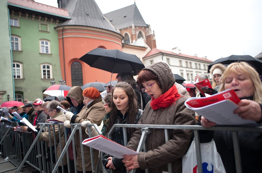 Lekcja patriotycznego śpiewania w Krakowie.