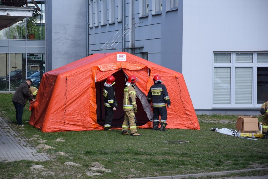 Na terenie skierniewickiego szpitala stanął namiot do pobierania próbek [ZDJĘCIA]