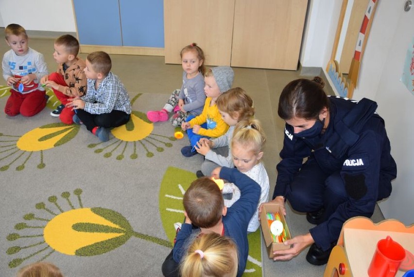 Przedszkole w Leśniewie: lekcje o bezpieczeństwie z policjantami