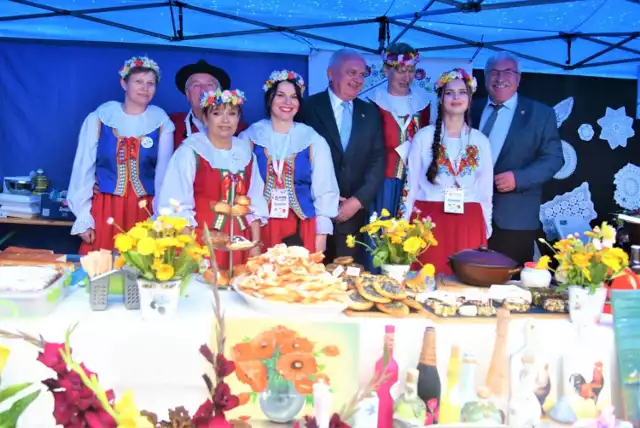 Etap wojewódzki „Bitwy Regionów” wygrało KGW Muszkowianki serwując indyczkę nadziewaną pieczarkami, pieczoną w towarzystwie słodkiej gruszki i renety.