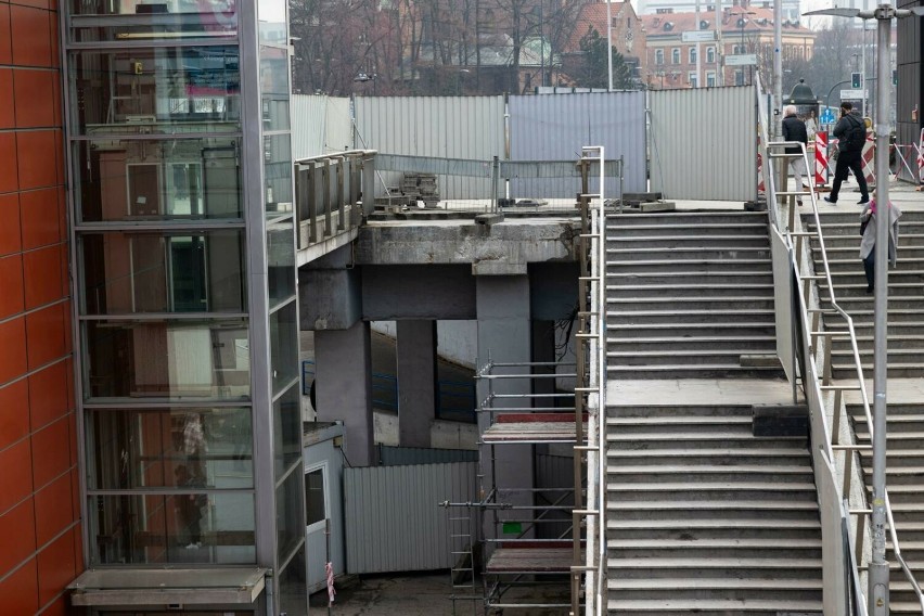 Nowe schody ruchome do dworca MDA w Krakowie: zamówione z Chin