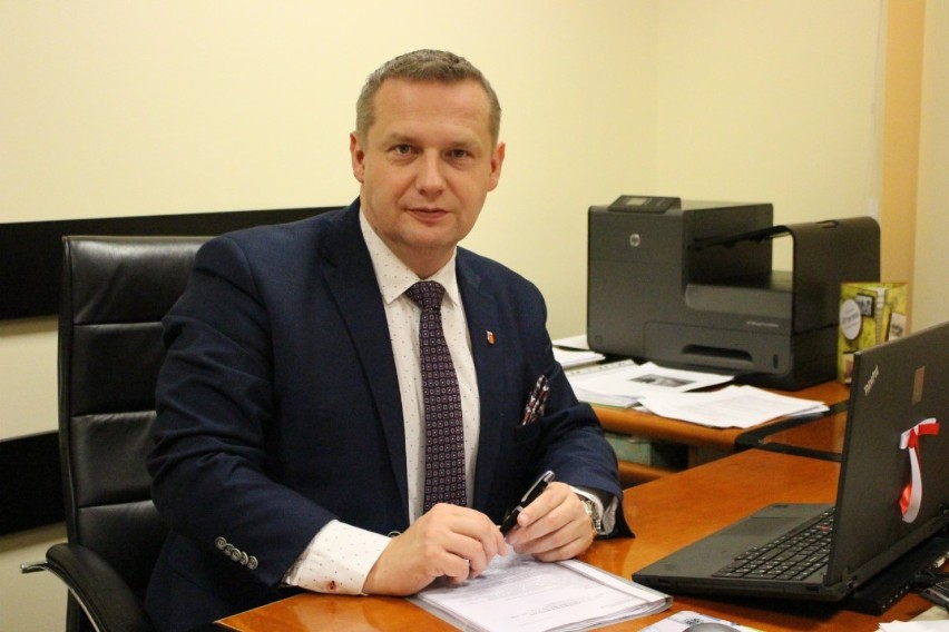 Koło. Burmistrz Krzysztof Witkowski: Rozdajemy mieszkańcom pakiety ochronne