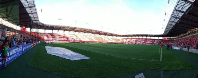 O godz. 19.10 na stadionie przy al. Piłsudskiego rozpoczną się piłkarskie derby Łodzi, w których Widzew podejmie ŁKS. W takim składzie, JAK NA KOLEJNYCH SLAJDACH, mogą rozpocząć to spotkanie widzewiacy i ełkaesiacy.

Składy WIDZEWA i ŁKS na kolejnych slajdach