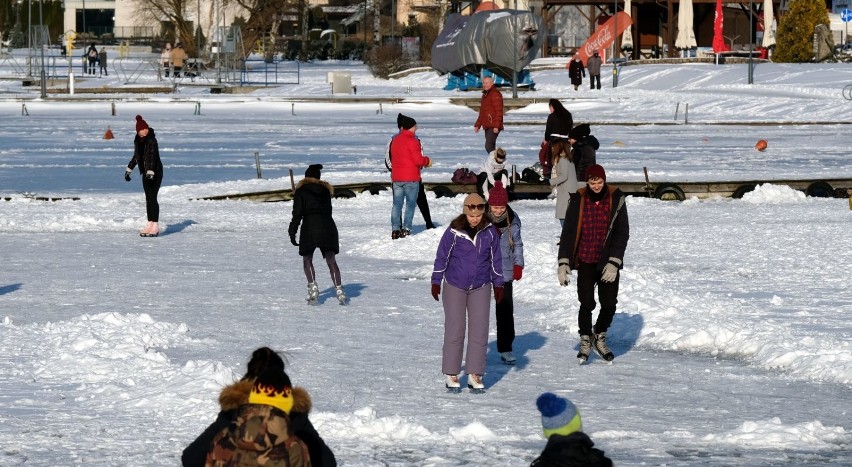 Zimowy spacer i zabawa w Charzykowach