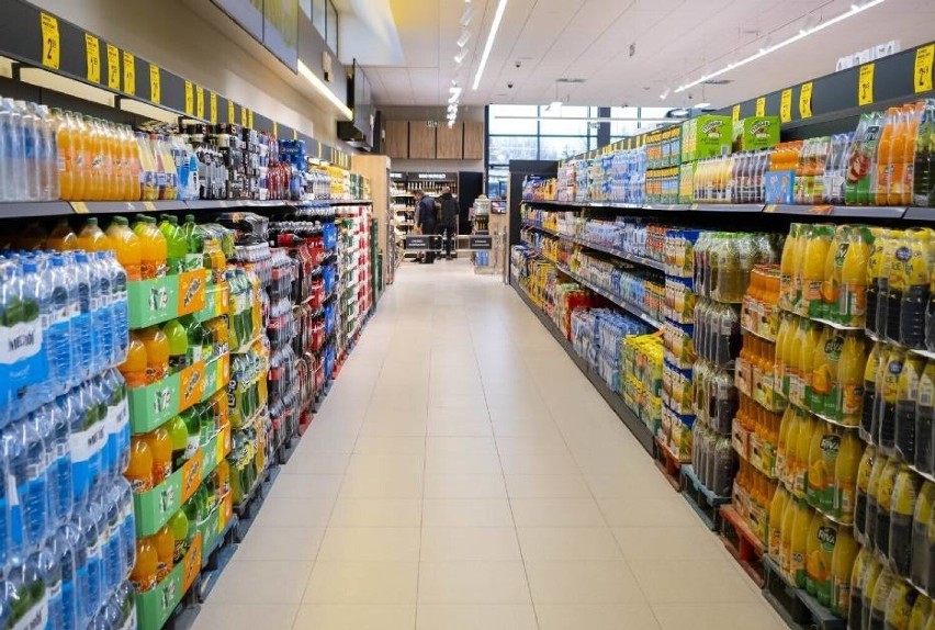 Do zbiorowej kategorii e-grocery zalicza się 6 sklepów...
