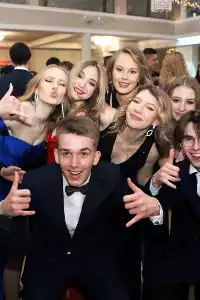 Najlepsze zdjęcia ze studniówek maturzystów w Piotrkowie ZDJĘCIA