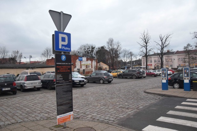 Parking między ul. Żelazną a Dworcową