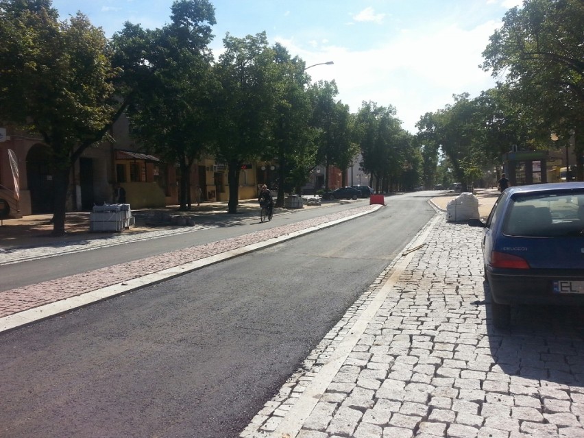 Przebudowa ul. św Antoniego. Położyli asfalt na pierwszym odcinku