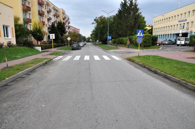 Policja ustala okoliczności wypadku do którego doszło w poniedziałek w Opolu Lubelskim - na przejściu dla pieszych potrącona została dwójka dzieci