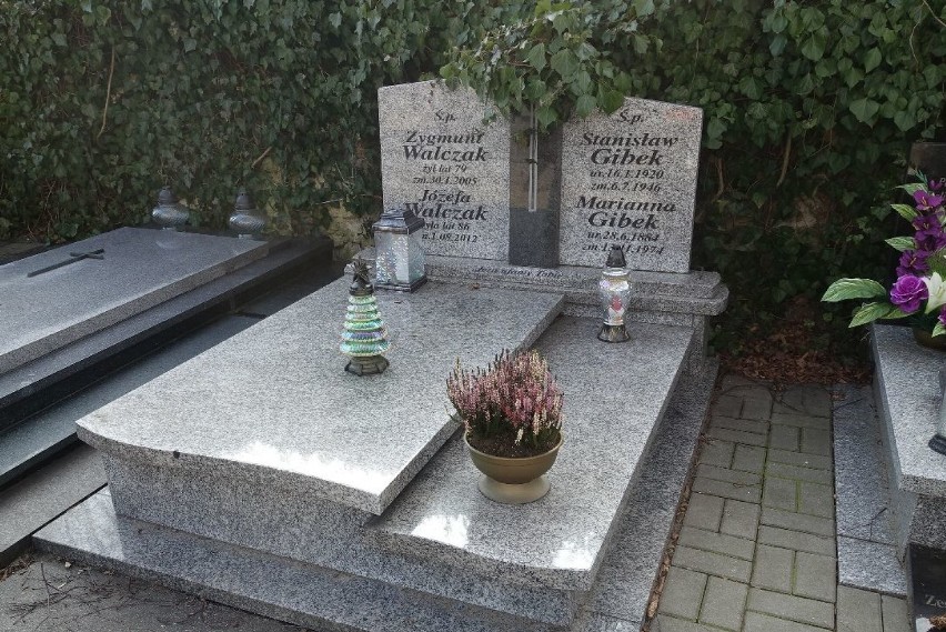 Grób rodziny Gibków i Walczaków na cmentarzu parafialnym w Wieluniu, w którym miały spoczywać również szczątki Stanisława Gibka