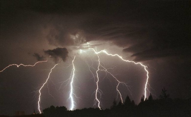 Z wtorku na środę strażacy mieli sporo pracy. Jak będzie w środę? Jest ostrzeżenie meteorologiczne dla woj. śląskiego