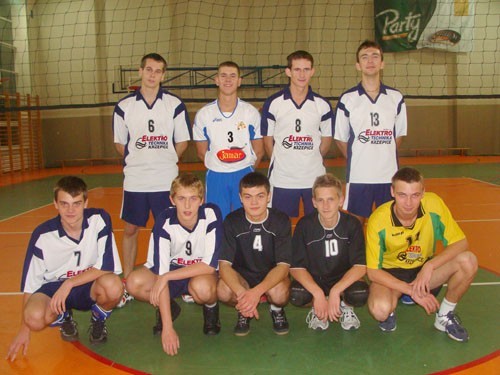 Siatkarska drużyna UKS-u Tygrysy Krzepice Junior II.