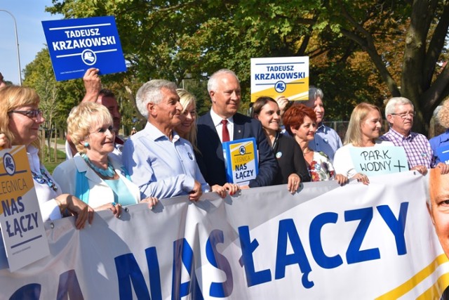 Prezydent Legnicy Tadeusz Krzakowski rozpoczął kampanię wyborczą, zaprezentował swoją drużynę.