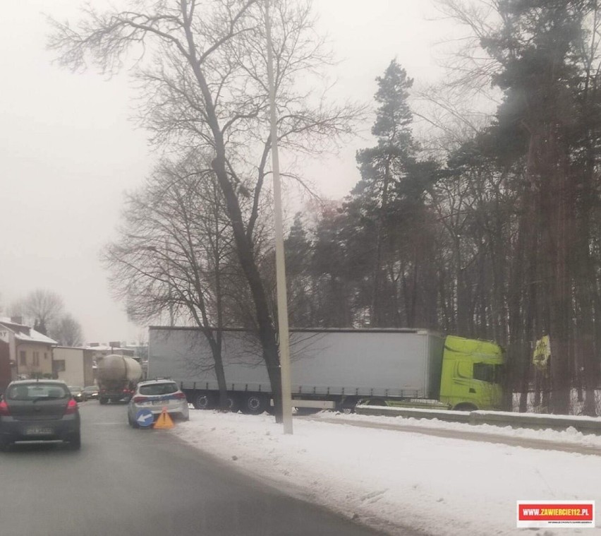 Chwile grozy w Zawierciu. Kierowca ciężarówki zakończył...