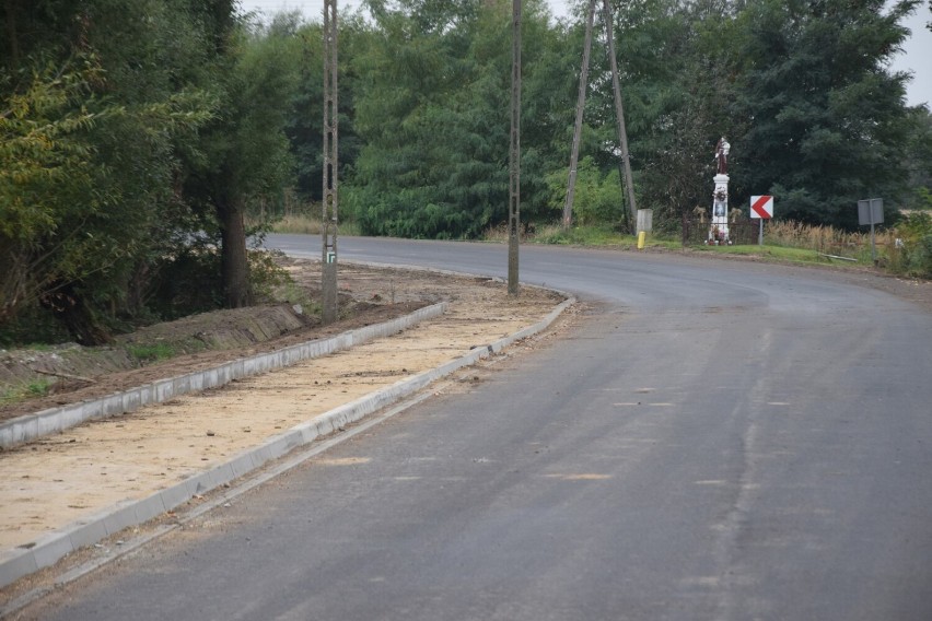 Trwają prace przy rozbudowie drogi powiatowej na odcinku Kokorzyn - Szczodrowo [Foto]