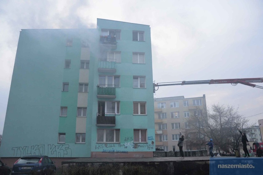 Tragiczny pożar na ulicy Dziewińskiej we Włocławku. Najdramatyczniejsza akcja ratownicza ostatnich lat [zdjęcia]