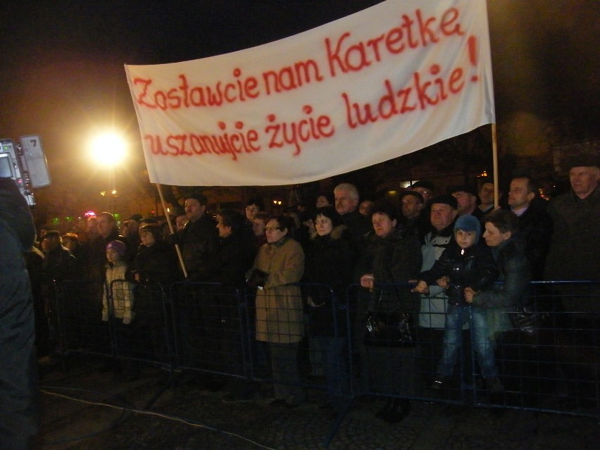 Pleszew - Protestowali w obronie karetki - zobacz zdjęcia i film