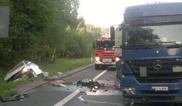 Od samochodu marki Audi oderwało się koło. Następnie poturlało się na chodnik i otarło się o spacerującą kobietę