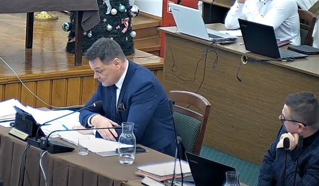 Radny Zagdański mówi na sesji RM o swoich wątpliwościach