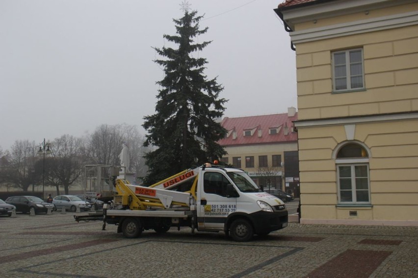 Montaż świątecznych dekoracji rozpoczęty