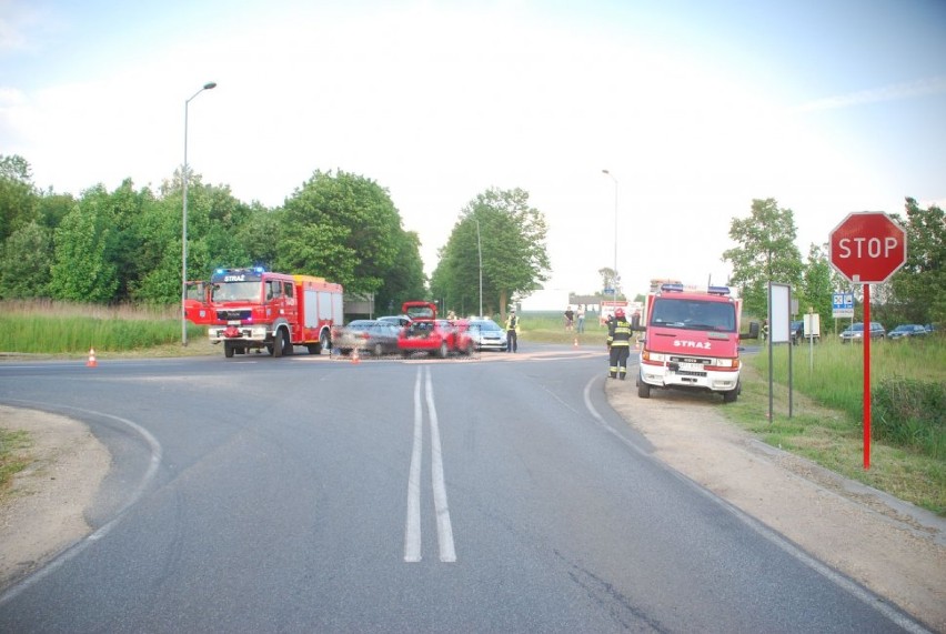 Wypadek w Piekarach Śląskich na DW 911. Dwie osoby ranne