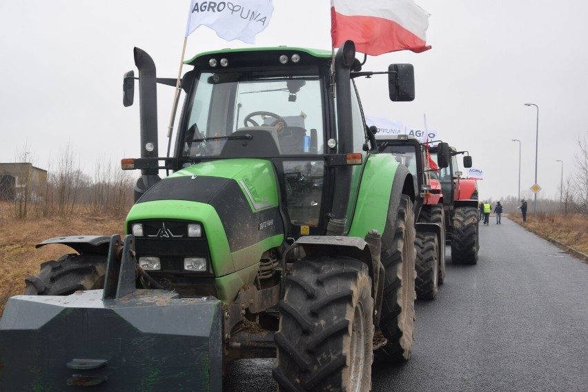 Rolnicy protestują na ulicach Szczecinka. Czego się domagają? [zdjęcia]