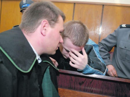 Szymon Kalinowski i jego adwokat Eryk Kosiński na krótko przed ogłoszeniem wyroku dożywocia za morderstwo - Fot. Sławomir Seidler