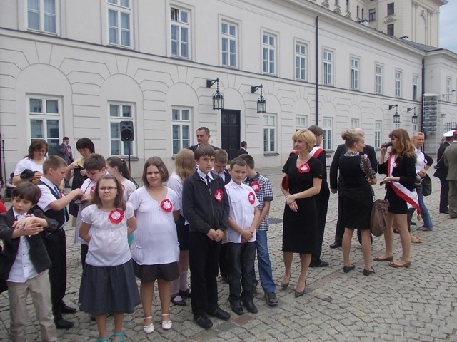 Dzień Flagi 2012. Uczniowie z Rudy Śląskiej spotkali się w Warszawie z prezydentem Komorowskim