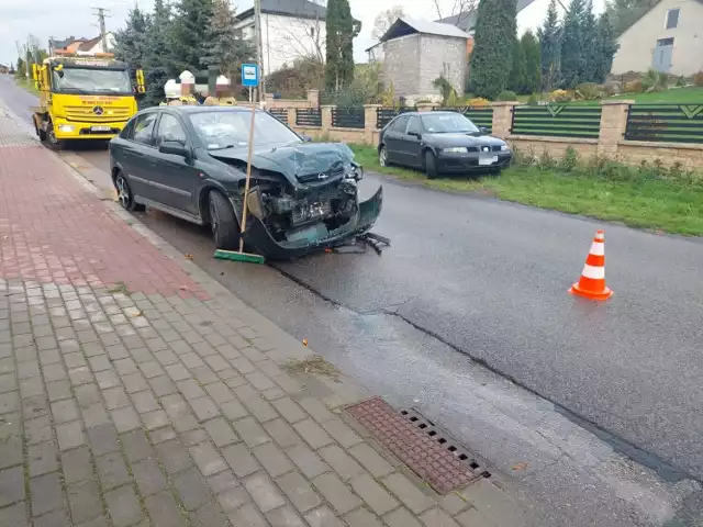 Wypadek dwóch osobówek w Michałówce. Jedna osoba poszkodowana