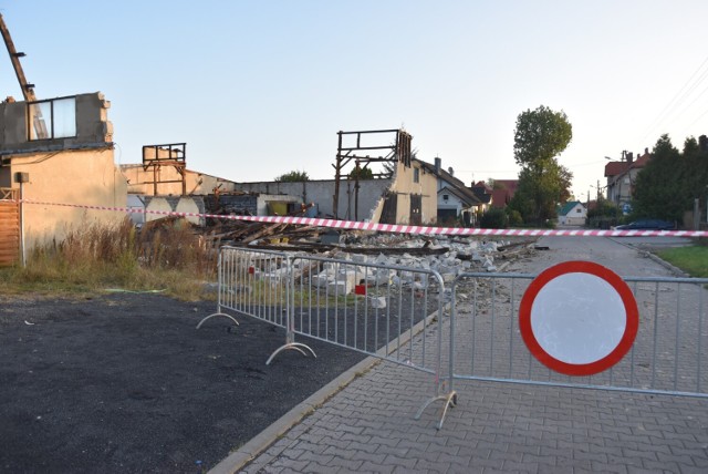 Przy ul. Osadników zawalił się budynek gospodarczy