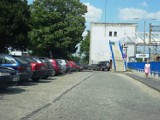 Dworzec PKP w Jarocinie: Kierowcy mają problem z zaparkowaniem samochodu [FOTO]