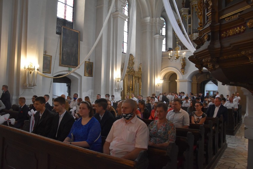 Sakrament bierzmowania w parafii pw. św. Jadwigi Śląskiej w Grodzisku Wielkopolskim